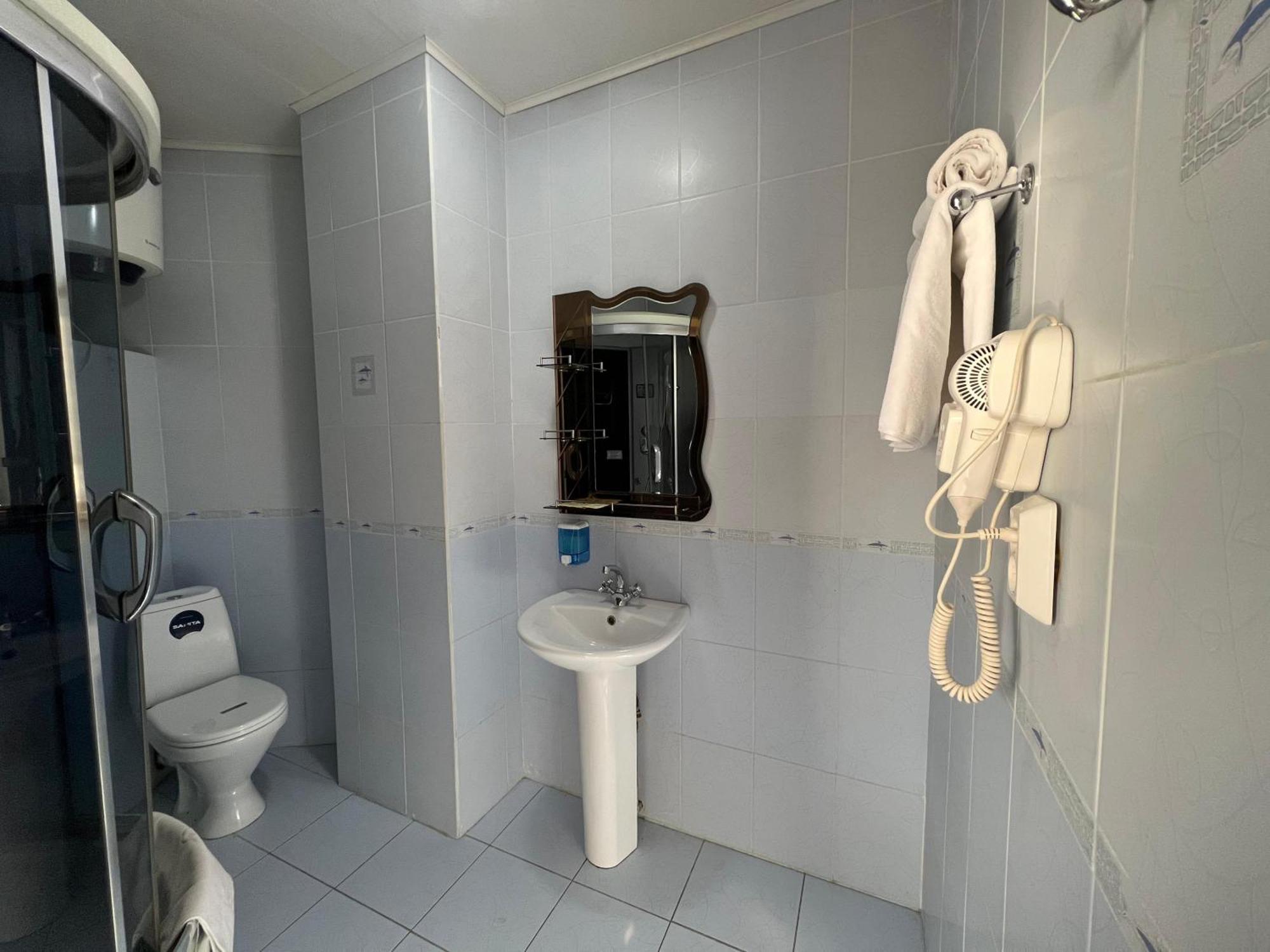Three Dolphins Hotel Aktau  Exterior photo